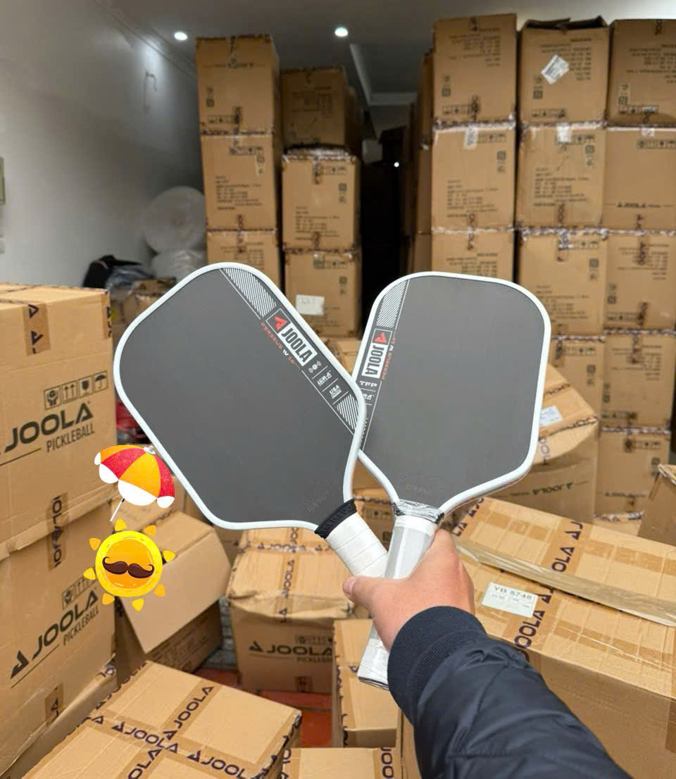 N&ecirc;n chọn vợt Joola Perseus IV hay Joola Agassi Pro IV