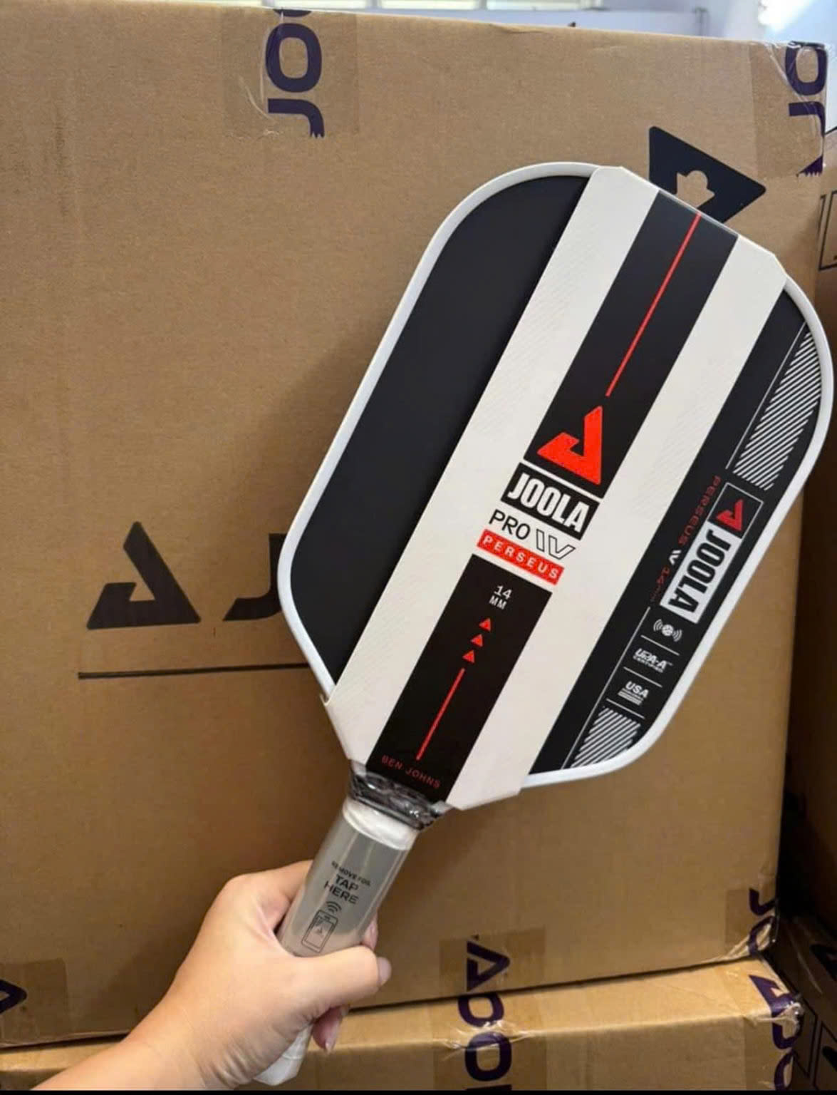 N&ecirc;n chọn vợt Joola Perseus IV hay Joola Agassi Pro IV