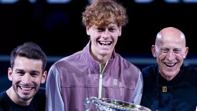 Sinner sa thải hai trợ lý mắc lỗi doping